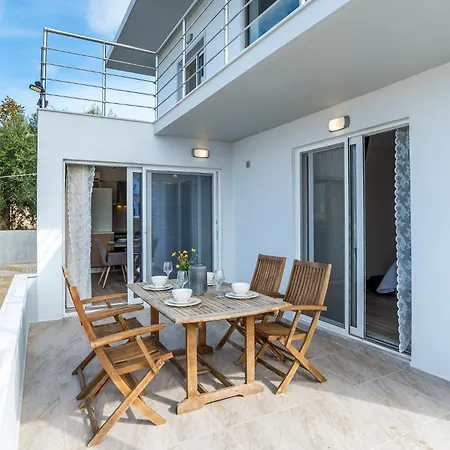 Amazing View Villa-mathaios In -by Apokornas Villa